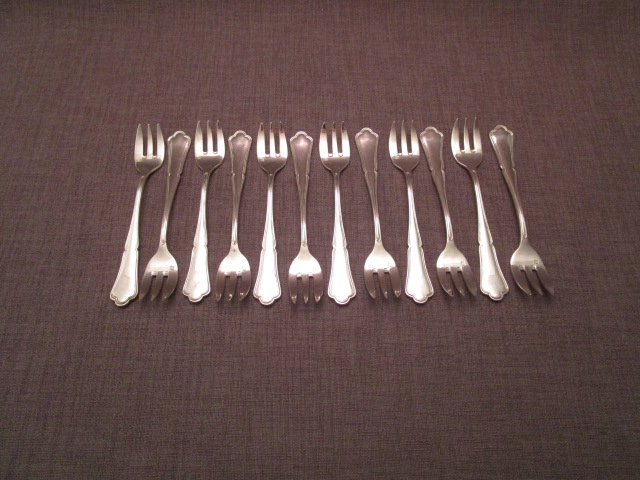 12 fourchettes à huitres en métal argenté modèl