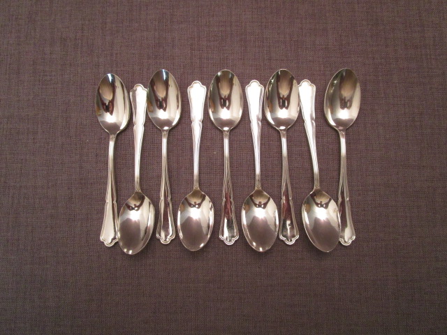6 petites cuillères à moka en métal argenté, modèle Du Barry
