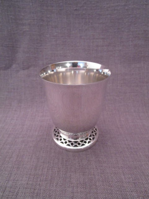 Timbale Ancienne En Métal Argenté - Motif Art Déco - Pièce Unique