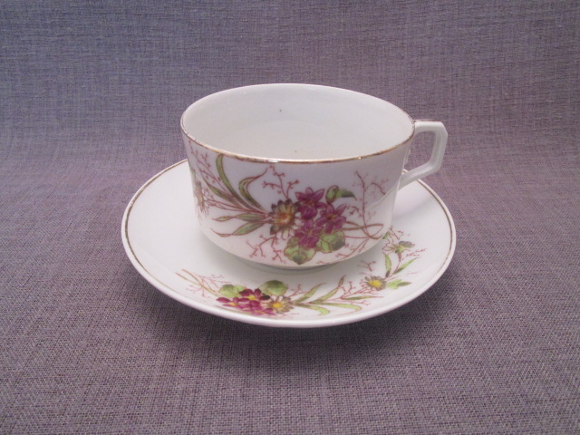 Tasse et soucoupe décor floral