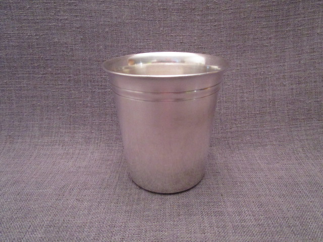 Timbale Ancienne En Métal Argenté – Motif Art Déco Vintage